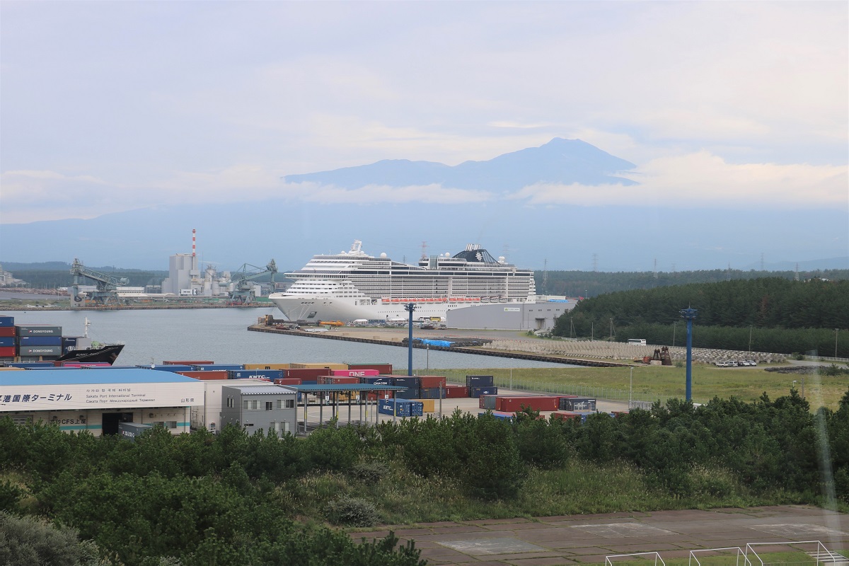 酒田港、「MSCスプレンディダ」が初入港