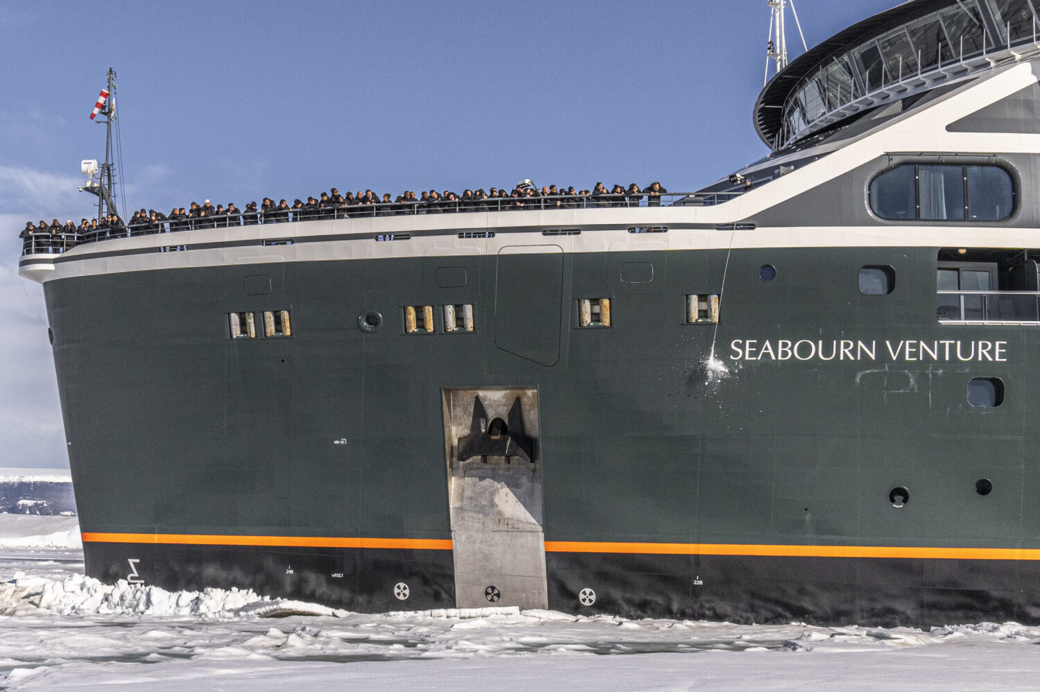 シーボーン・ベンチャー、南極氷上で命名式