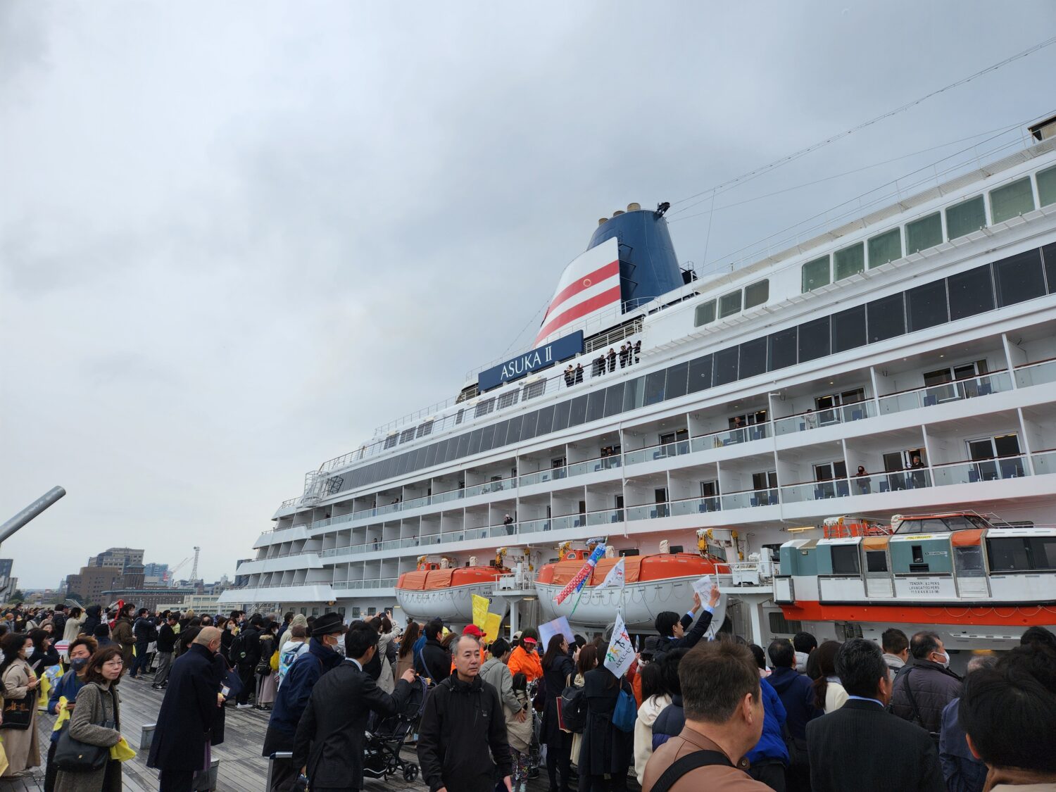 飛鳥Ⅱ、横浜港より世界一周クルーズに出航