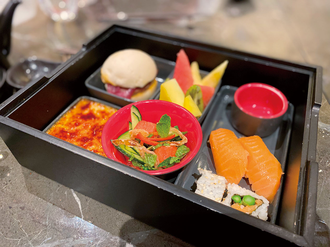 ランチで提供される弁当ボックス。