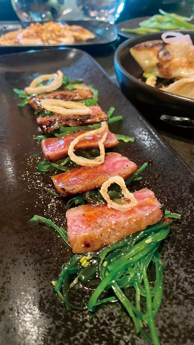 サクラでもメニューに和牛が並ぶ。