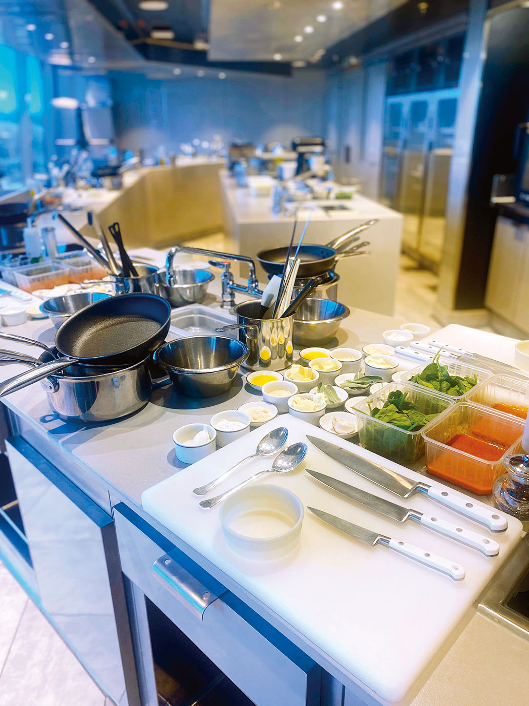 料理教室は材料や器具がきちっと整えられていて、スムーズにスタートできる。