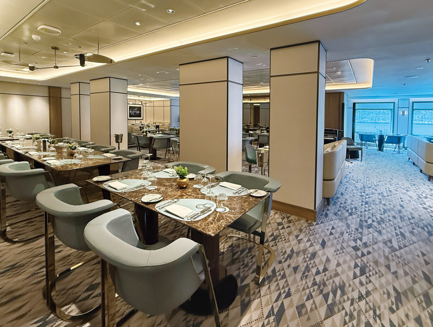 動くホテルで旅をする ザ・リッツ・カールトン ヨットコレクション