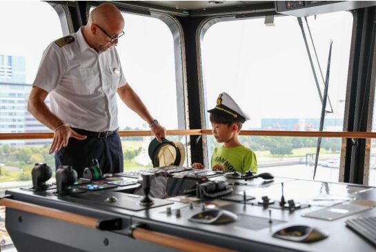 MSCクルーズ、6 歳の少年の夢のために「MSC ベリッシマ」の操舵室公開