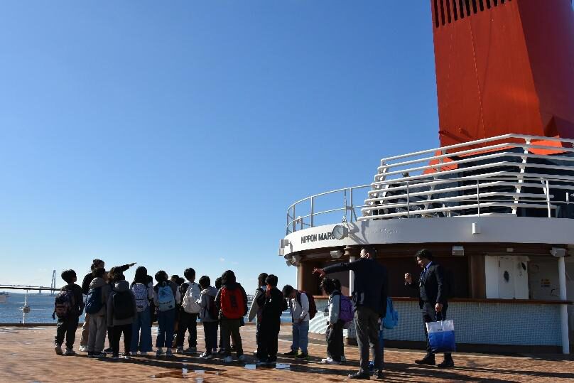 にっぽん丸に小学生約100人が訪船、名古屋市キャリア教育プログラム