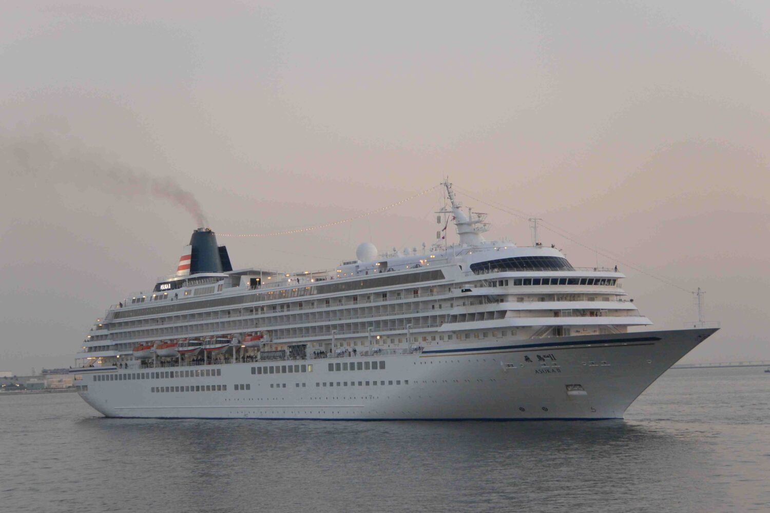 飛鳥Ⅱがアジアグランドクルーズ、神戸港で出港セレモニー