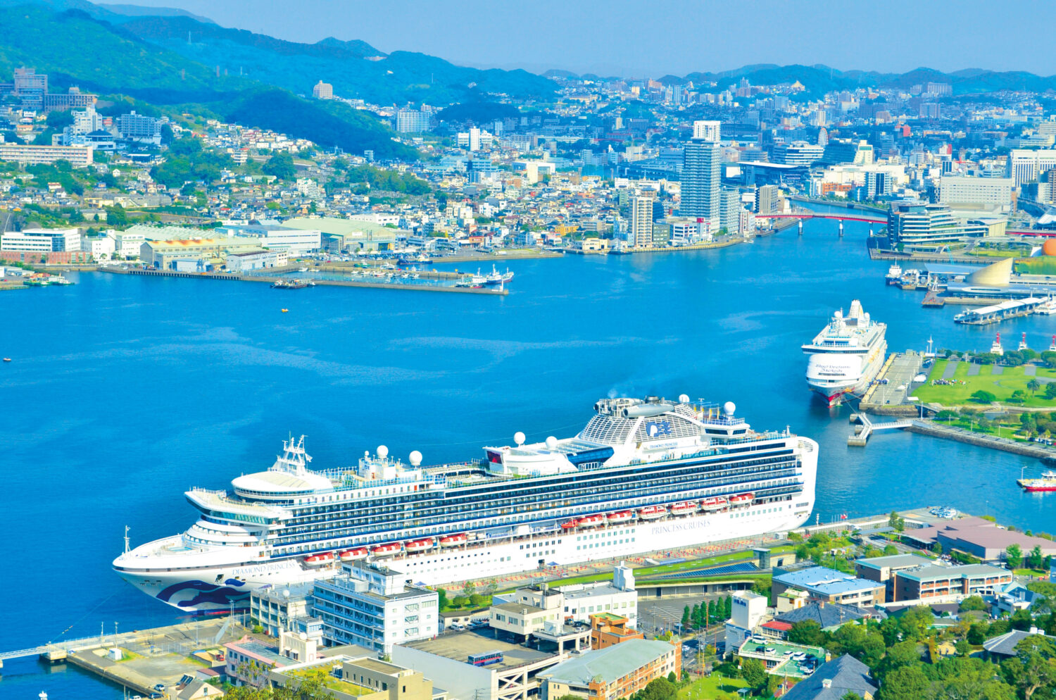 〈長崎港・小浜港〉和洋の文化が融合する国際都市と海を望む温泉地