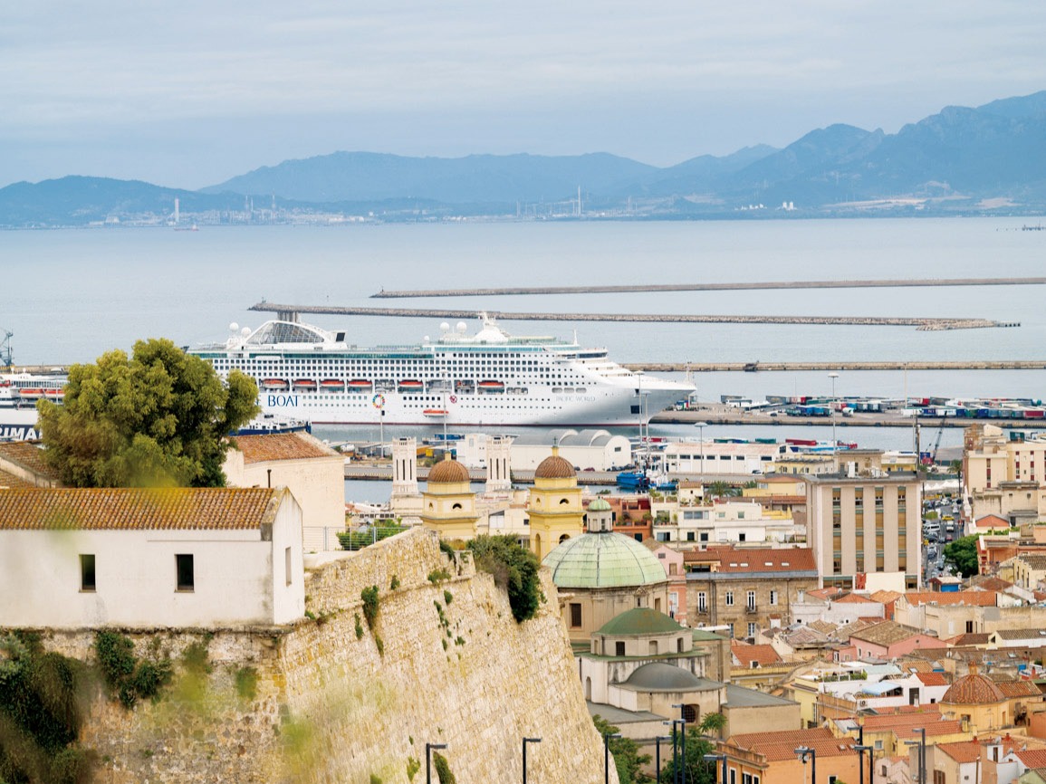 ＜ピースボートクルーズ＞年に3回の世界一周、リピーターも多し 「パシフィック・ワールド」は施設充実の元「サン・プリンセス」