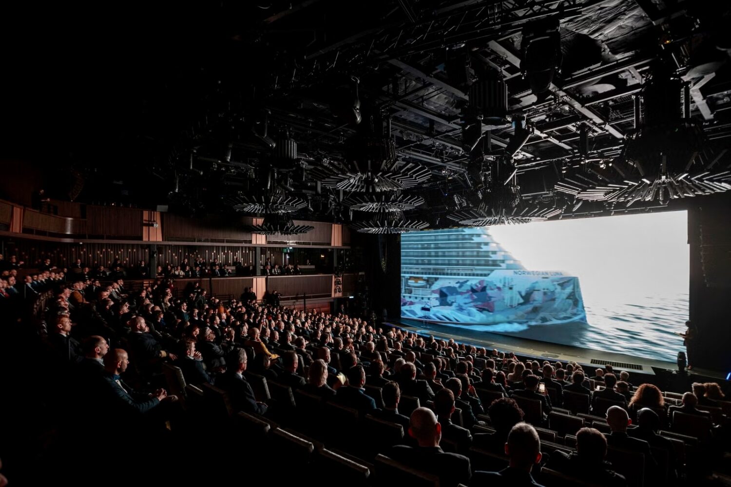 「ノルウェージャン・ルナ」、引き渡し完了