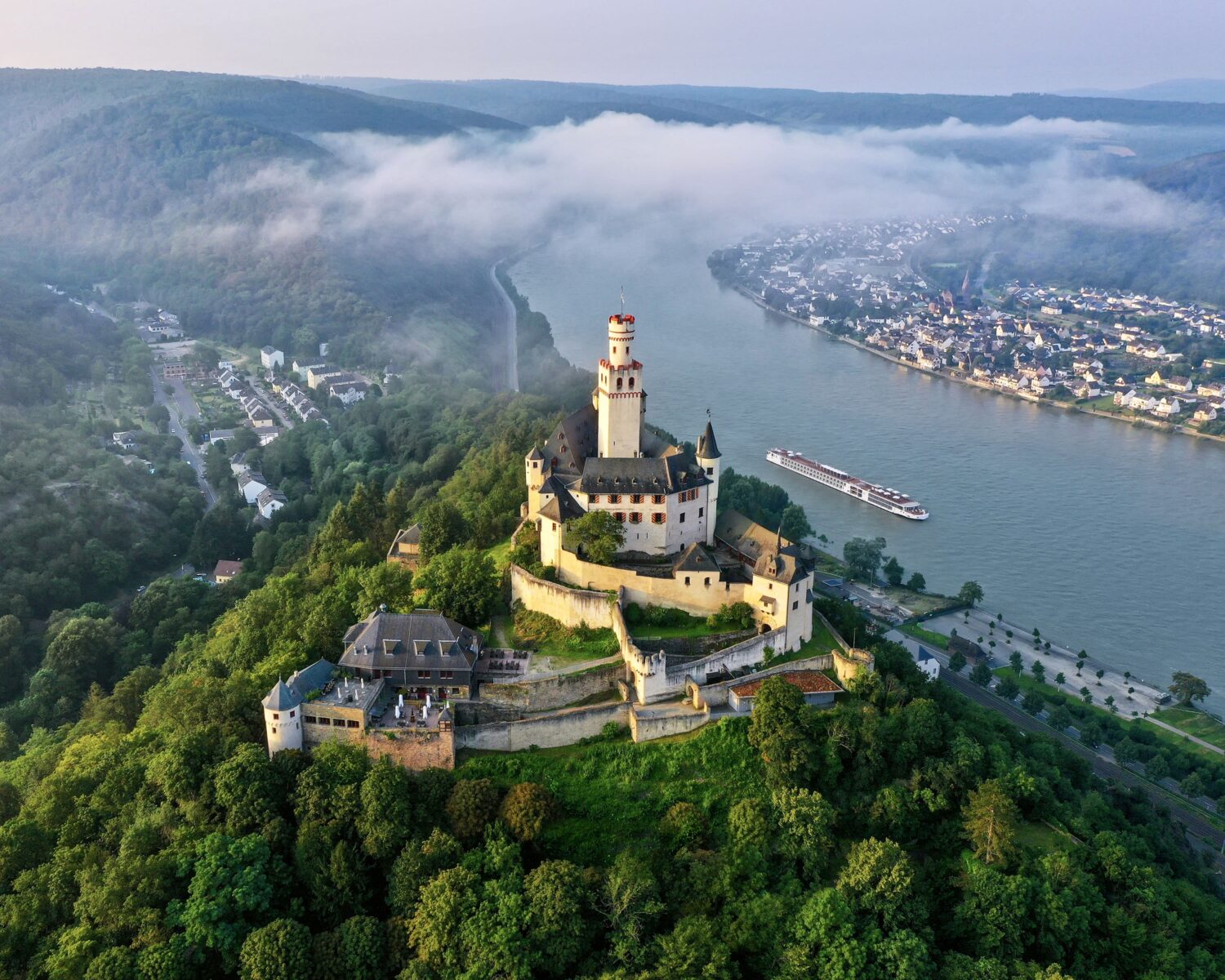 バイキング向けリバー客船、ドイツで引き渡し