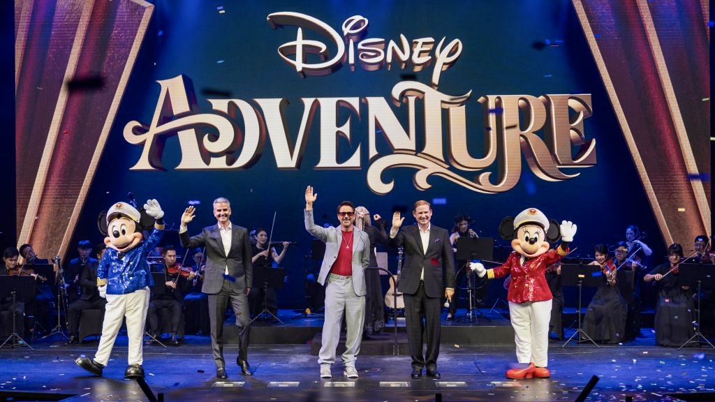 ディズニー・アドベンチャー命名式、華やかに開催