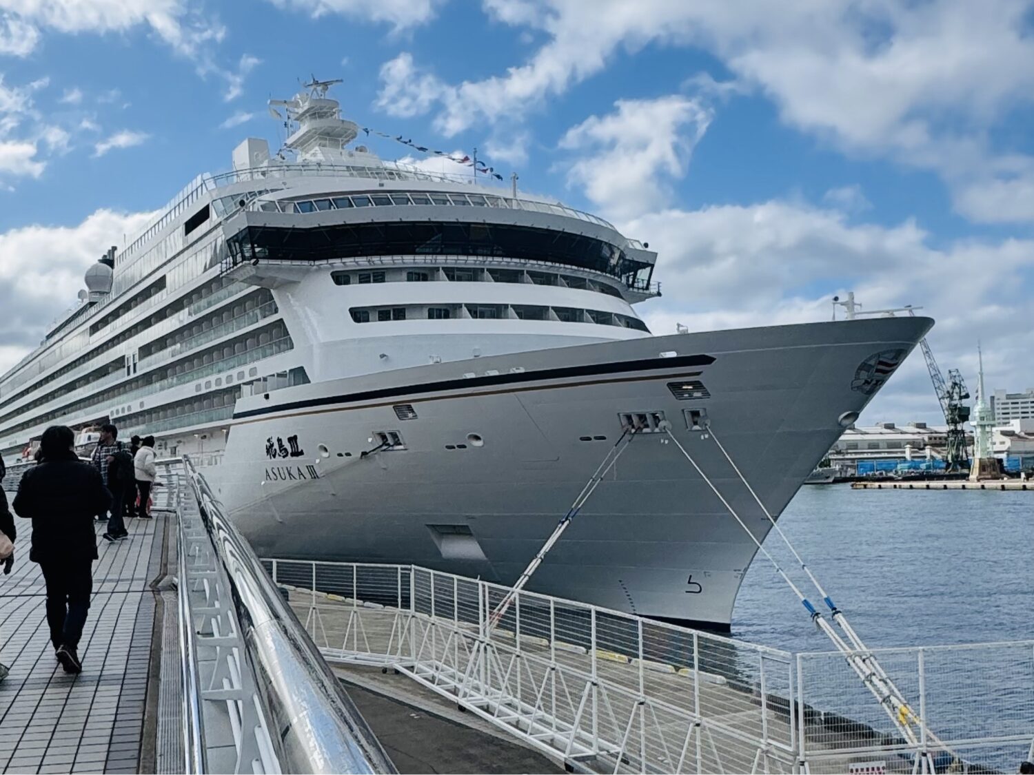 神戸港クルーズ客船4隻同時入港、記念セレモニーで鏡開き