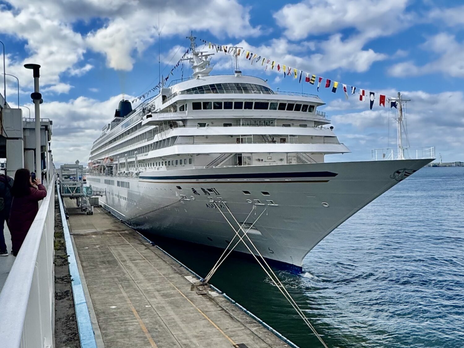 神戸港クルーズ客船4隻同時入港、記念セレモニーで鏡開き