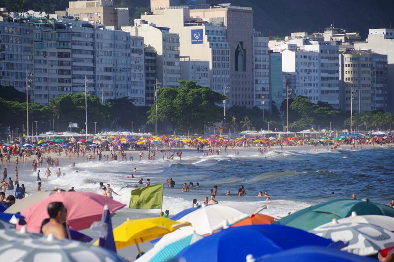 コパカバーナ海岸は、あらゆる人々が集う国際都市・リオデジャネイロらしい解放感に満ちていた。