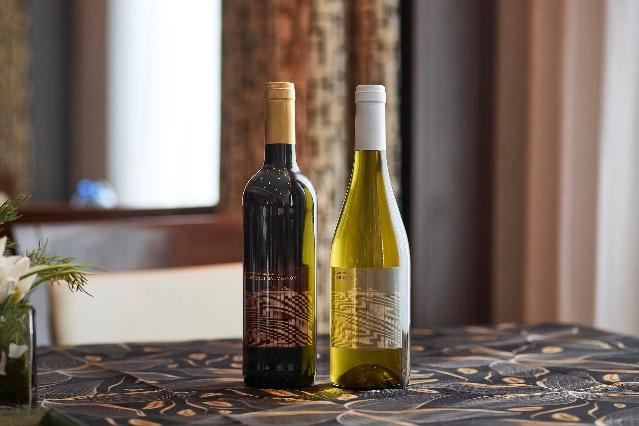 三井オーシャンクルーズ、オリジナル焼酎とワインの提供を開始